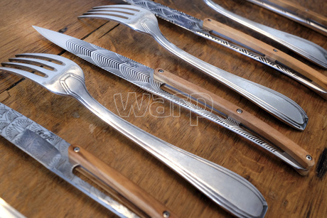 Deejo 2AB012 6 steak knives Art Déco , mirror finish, olive wood handle 2