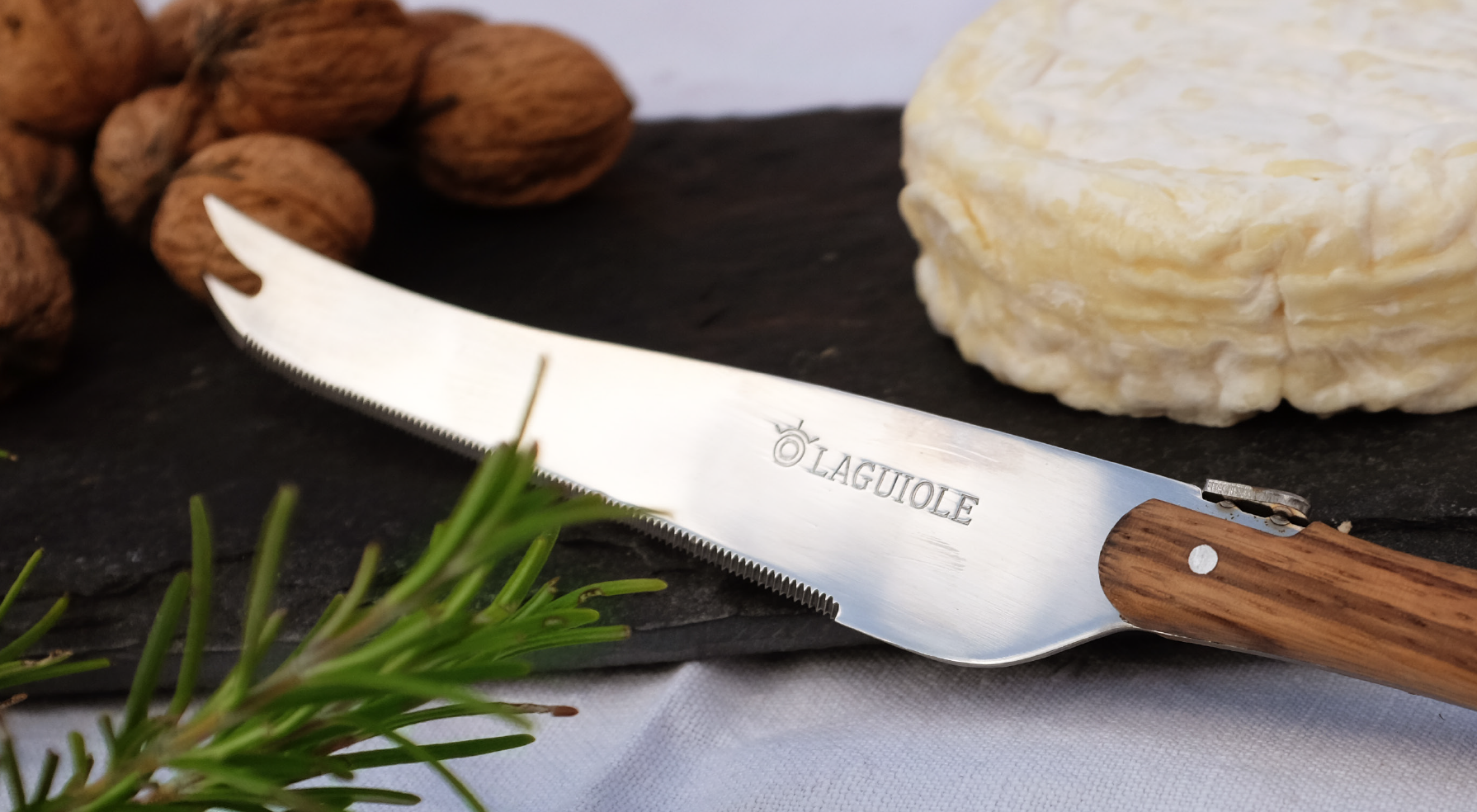 Laguiole-noze-na-syry